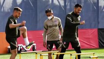 Dembelé ya entrena sobre el césped en el Atlético de Madrid