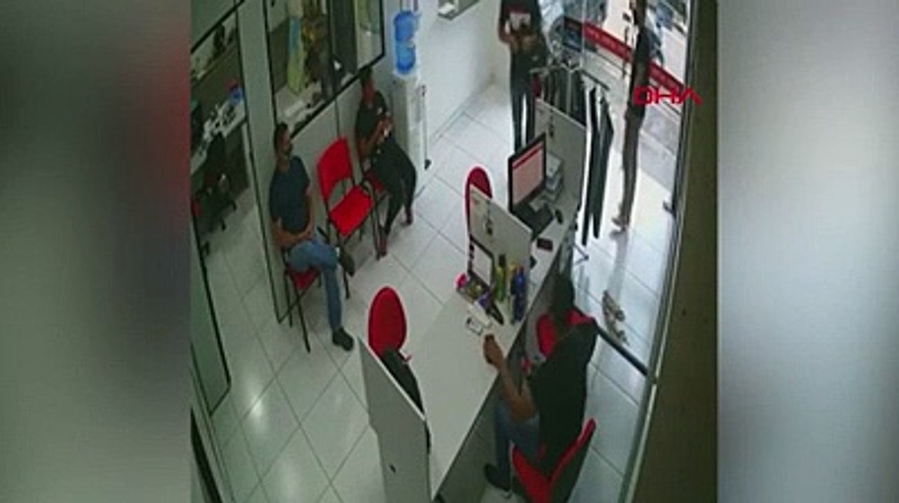 Silahlı çatışmanın ortasında kaldı; böyle kurtuldu!