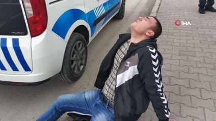 Hamile eşi seyir halindeki araçtan düşen kocanın feryatları yürekleri dağladı
