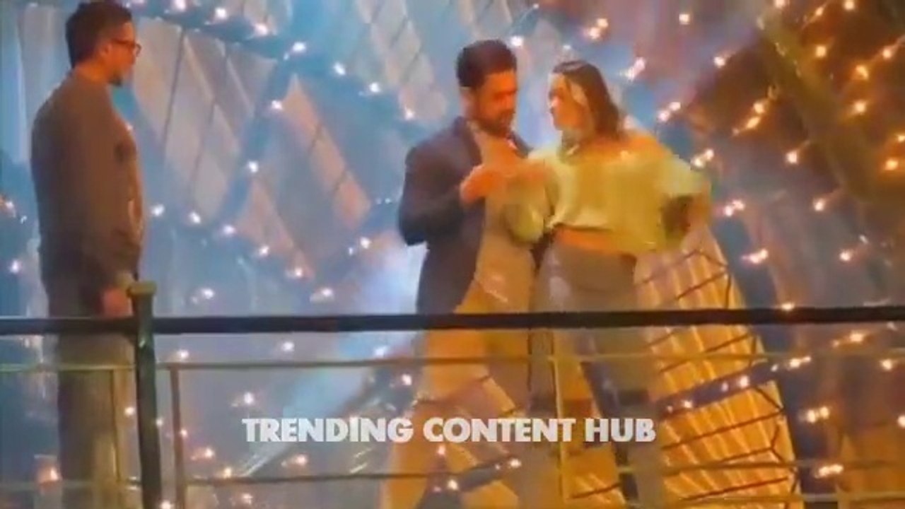 Har_Fun_Mola_Song_Behind_The_Scenes_|_Koi_Jaane_Na_|_Aamir_Khan_|_Making_of_Har_Funn_Maula_Song_|(360p)