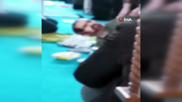 Hutbeyi dinlediği esnada kanlar içerisinde yere yığıldı