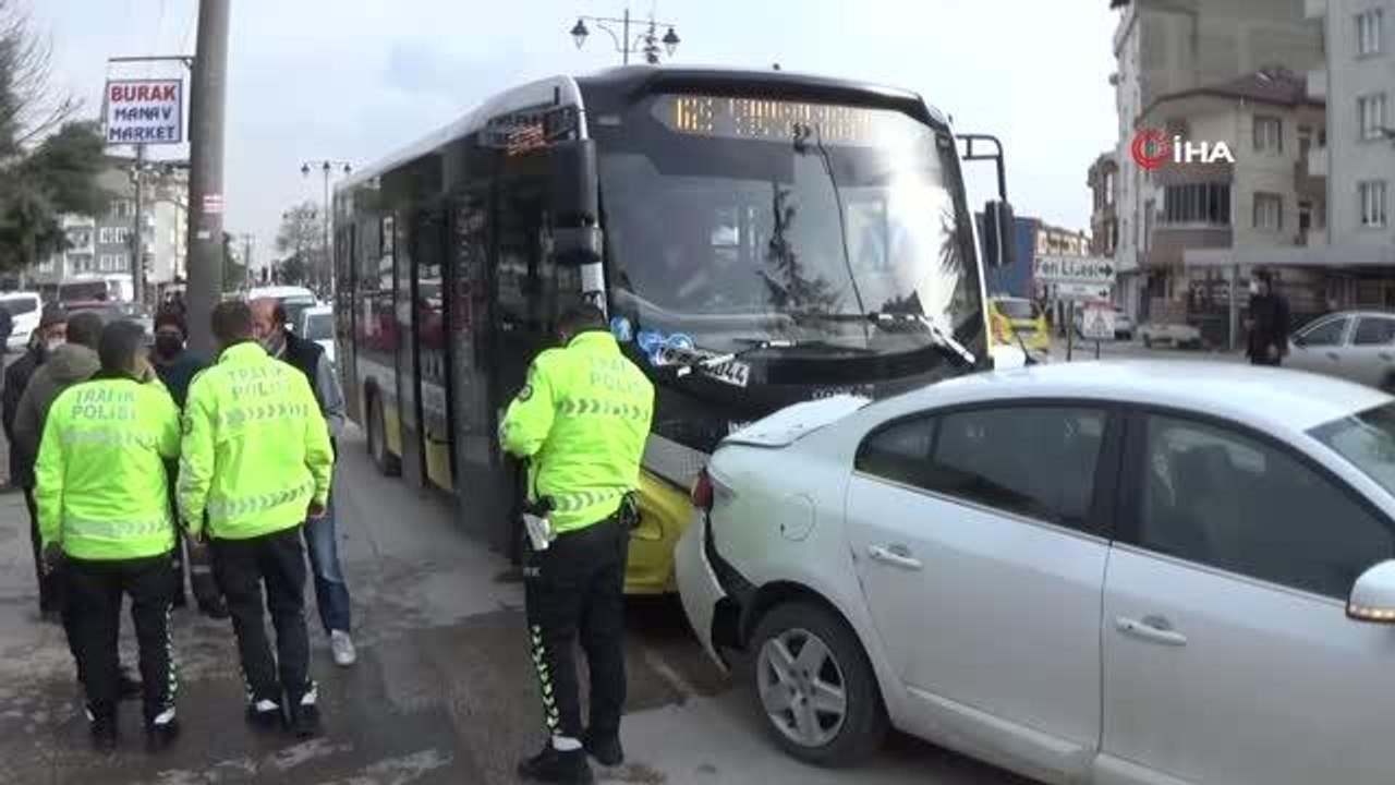 Otobüs seyir halinde olan otomobile böyle çarptı