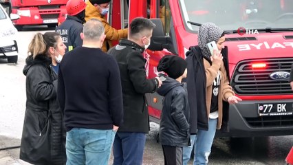 İçinde beş kişinin bulunduğu otomobil alev alev yandı