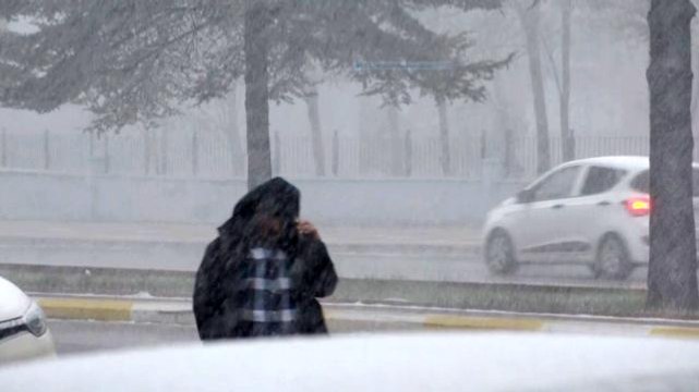 Aksaray'da kar yağışı etkisini sürdürüyor