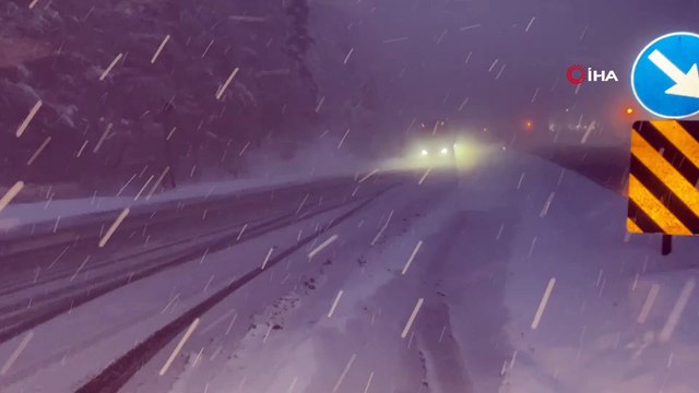 Bolu Dağı’nda Yoğun Kar Yağışı ve Sis Ulaşımı Olumsuz Etkiliyor