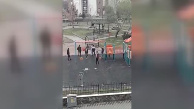 Parktaki salıncaklara zarar veren gençlerle ilgili suç duyurusunda bulunuldu