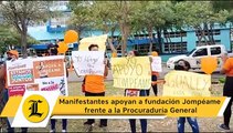 Manifestantes apoyan a fundación Jompéame