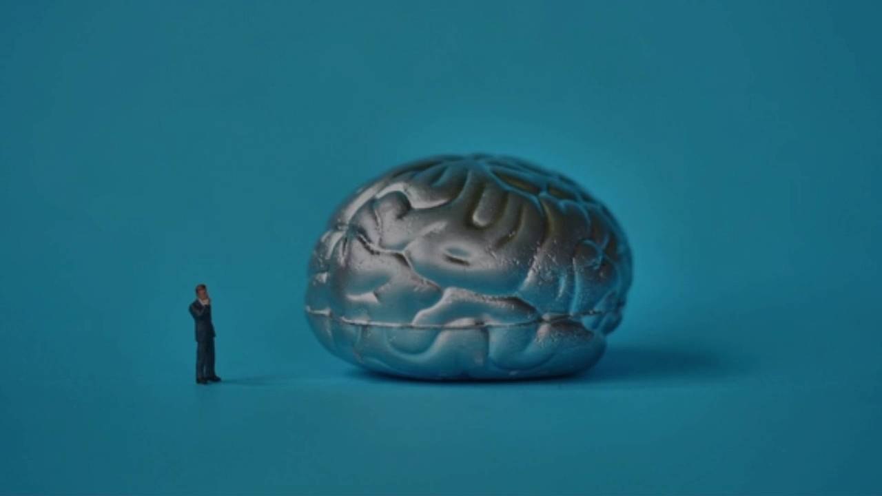 5 Ways to Stop the Cycle of Repetitive Thoughts, According to Psychiatrists