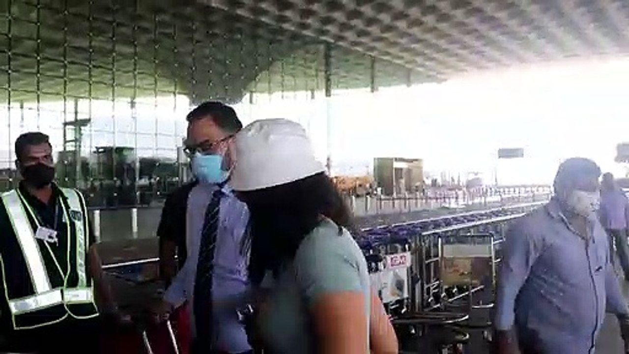 Rakul Preet Singh spotted at Mumbai Airport