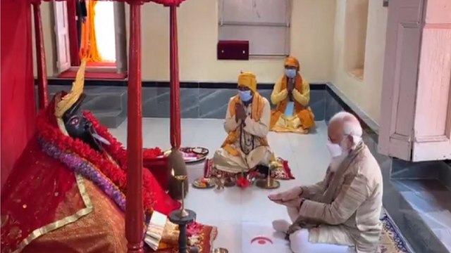 PM Modi offers prayer at Kali temple, Here's what he said