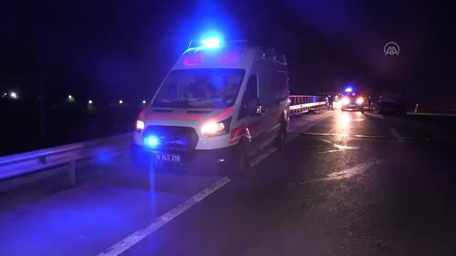 Kamyona çarpan hafif ticari araçtaki 1 kişi öldü, 2 kişi ağır yaralandı