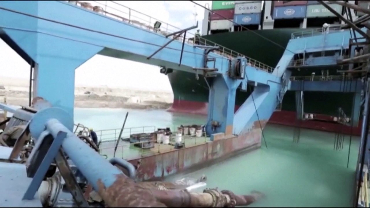 Mithilfe der Gezeiten: Neuer Bergungsversuch im Suezkanal