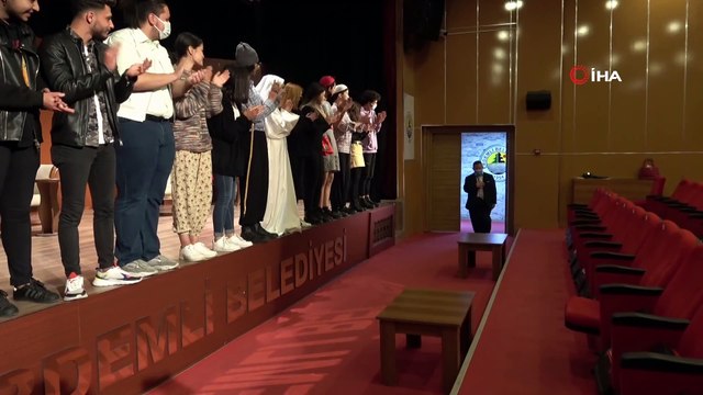 Dünya Tiyatro Günü´nde, down sendromlu 'Başkan'a özel oyun