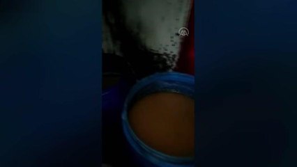 Kaçak imalathaneye dönüştürülen evde 3 bin litre sahte içki ele geçirildi