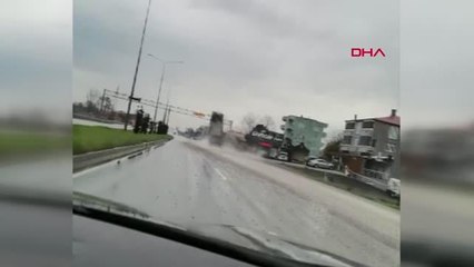 SAMSUN Damperi açılan kamyon, PTS sisteminin bulunduğu taka çarpıp devrildi; o anlar kamerada