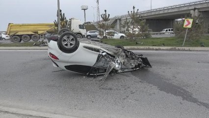 ARNAVUKÖY'DE FECİ KAZA; HURDAYA DÖNEN OTOMOBİLDEN SAĞ ÇIKTI