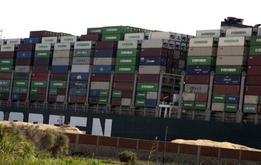 Süveyş Kanalı'nda sıkışan geminin bugün yüzdürülmesi bekleniyor