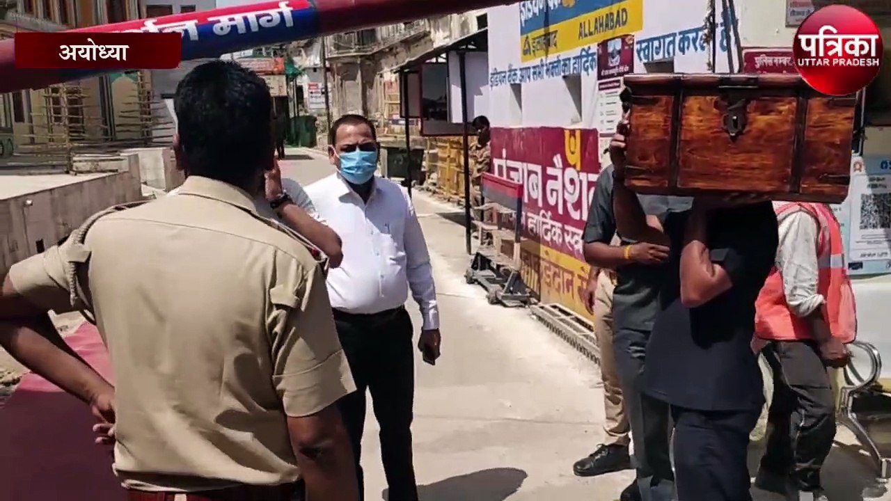 होली पर विशेष वस्त्र धारण करेंगे श्री रामलला, वस्त्र लेकर अयोध्या पहुंचे फैशन डिजाइनर