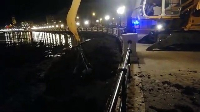 Bari: rimossi gli accumuli di posidonia dal lungomare di Bari