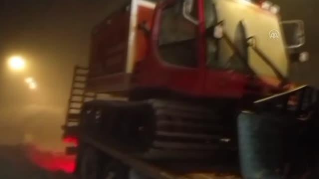 Hasta bebeğe ulaşmak için yoğun tipide ambulans, paletli ambulans ve iş makinesiyle 13 saat ter döktüler