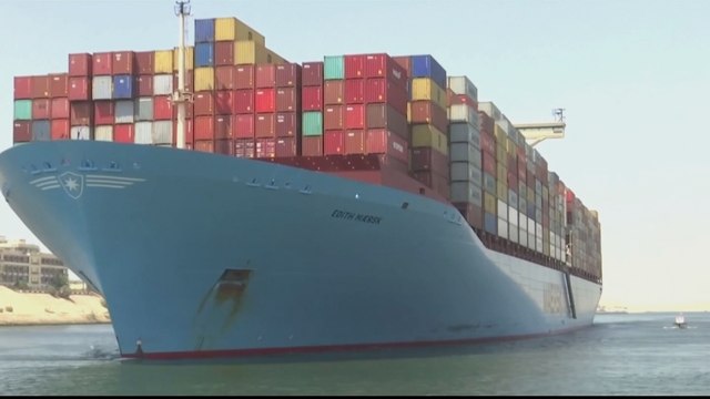 Egypt: Plan made to use tide to refloat ship blocking Suez Canal