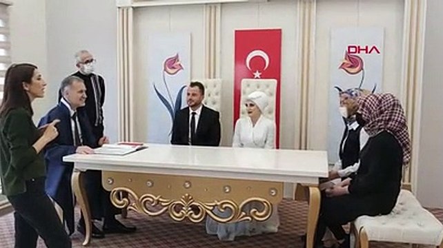 İşitme engelli çiftin nikahı, tercüman eşliğinde kıyıldı