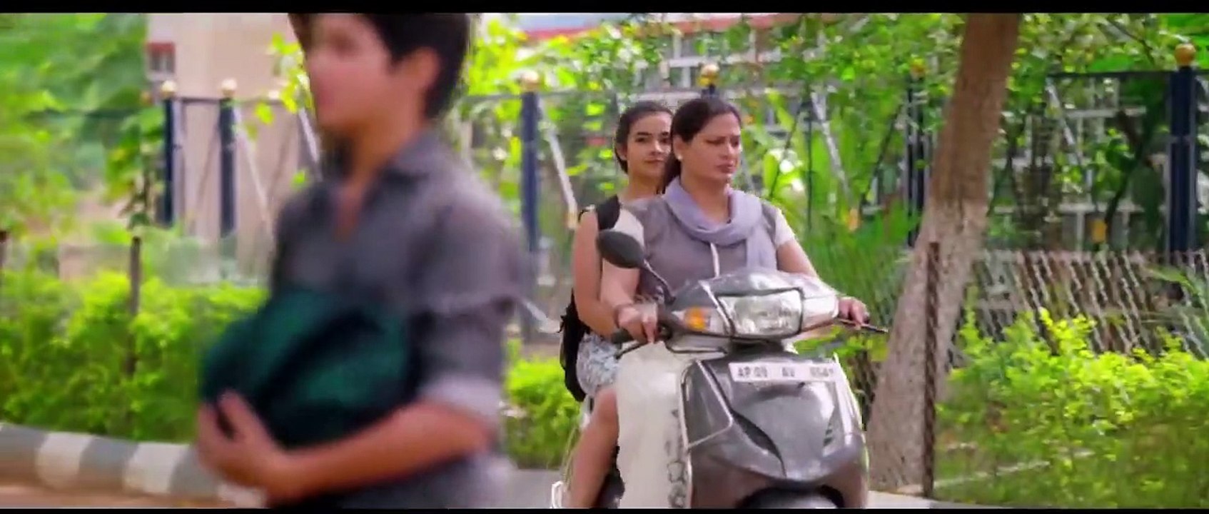 Kya Ye Mera Pehla Pehla Pyar Hai _ School Love Story _ Main Thehra Raha Zameen Chalne Lagi _Hit Song_v720P