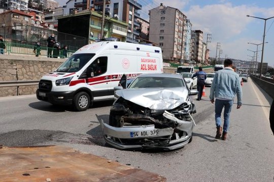 Son dakika haber! D-100'deki kazayı izlerken kaza yaptılar: 4 yaralı