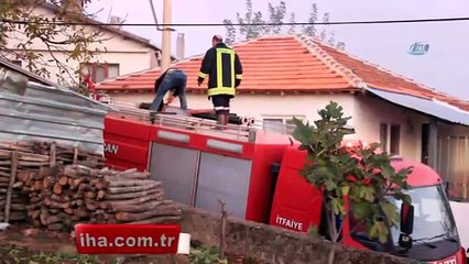 Ahşap ev yangında kül oldu