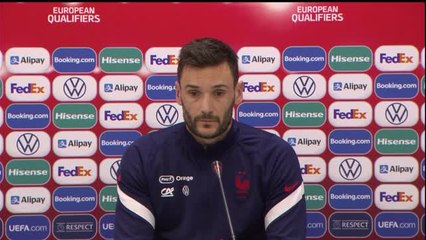 Bleus - Lloris : "S'adapter à la pelouse synthétique"