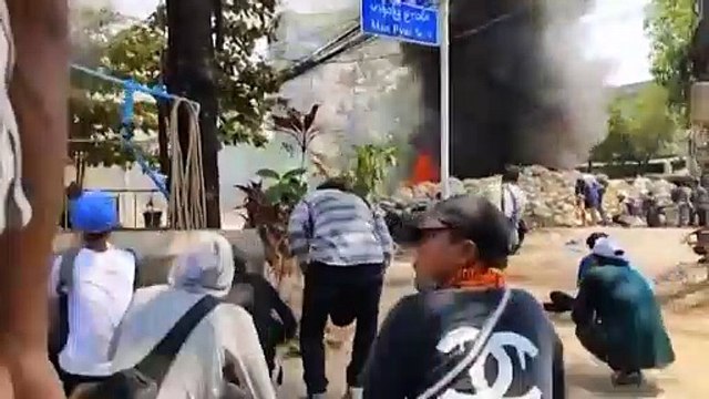 Militares de Myanmar matam dezenas de pessoas