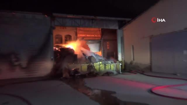 Kütahya'daki ambalaj deposu 2 saattir yanıyor
