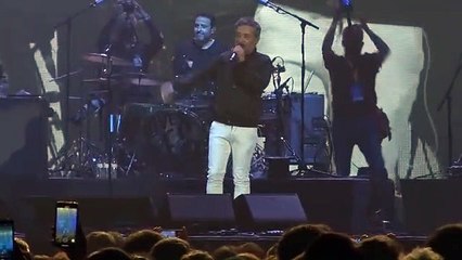 Discurs de Santi Balmes al concert de Love of Lesbian