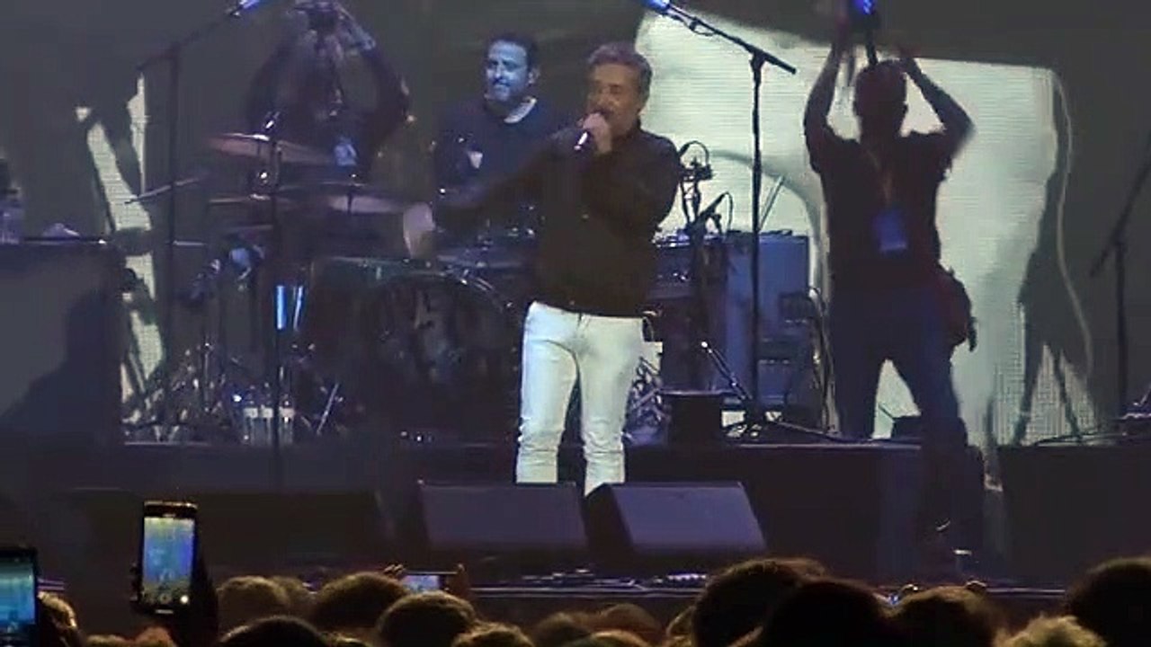 Discurs de Santi Balmes al concert de Love of Lesbian