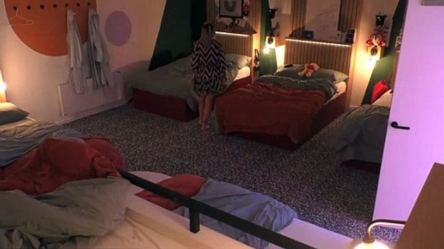 Julie vraagt Michel wat er mis is - 27 maart 2021.