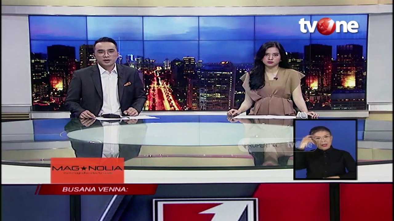 Diduga Rem Blong, Truk Tronton Terjun Bebas Dari Fly Over