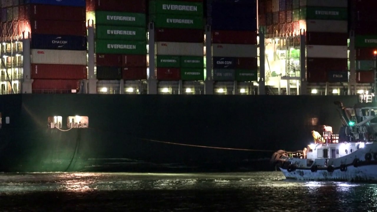 Canale di Suez: avanti con i tentativi per disincagliare la "Ever Given"