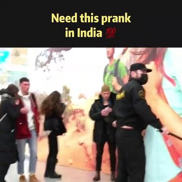 मॉल में लोगों ने नहीं पहना मास्क, गार्ड ने अपनाया ये तरीका, लोग बोले- भारत में ऐसे प्रैंक की जरूरत, वीडियो वायरल