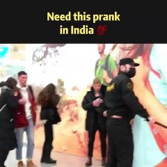 मॉल में लोगों ने नहीं पहना मास्क, गार्ड ने अपनाया ये तरीका, लोग बोले- भारत में ऐसे प्रैंक की जरूरत, वीडियो वायरल