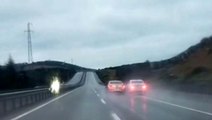 Yol verme tartışmasına girip trafiği böyle tehlikeye soktular