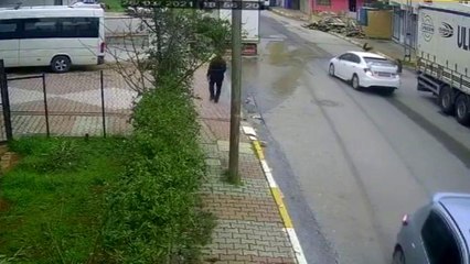 Sultanbeyli'de 5 yaşındaki çocuğa çarpan sürücü kaçtı
