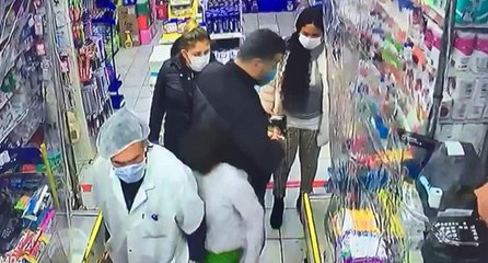 Markette iğrenç girişim! Kameradaki görüntüler tüyler ürpertti