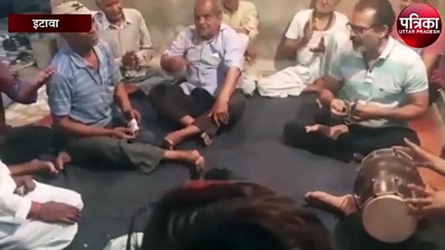 होली के अवसर पर फाग की मची है धूम