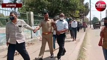 यूपी पुलिस के इस धिनौने कृत्य से पूरे सिस्टम पर उठ रहा सवाल