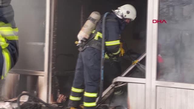 DÜZCE İş yerindeki yangında itfaiyecinin bayrak hassasiyeti