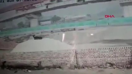 Hindistan'da üst geçit faciası: 4 yaralı