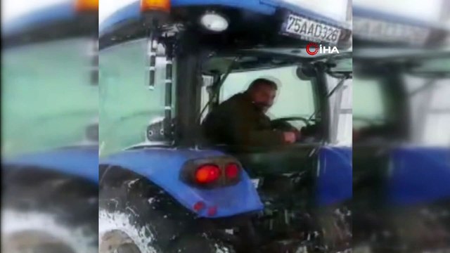 Aracıyla tipide mahsur kalan şahsı köylüler kurtardı
