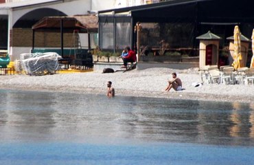 Bodrum'da 3 bin 150 lira cezayı göze alıp denizde girdiler, balık tuttular