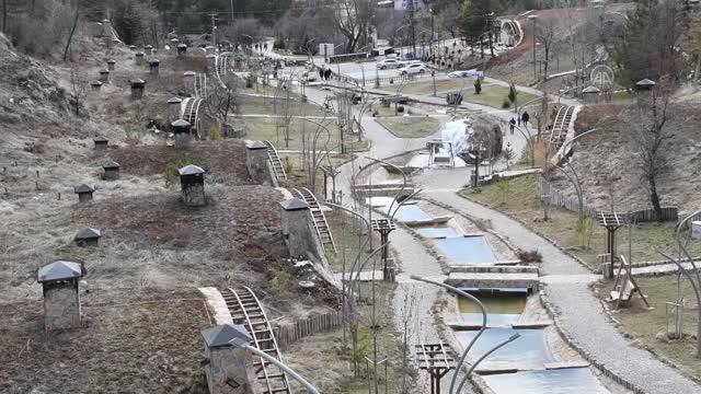 Hobbit Evleri nde kış ve baharın güzellikleri bir arada yaşanıyor