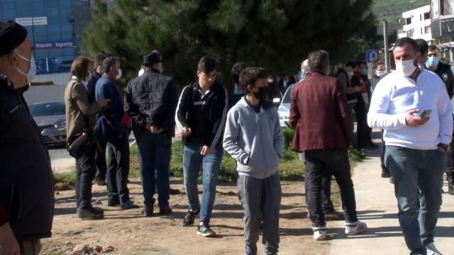 Son dakika haber: Pendik'te yangın çıktı, vatandaş isyan etti: Bu yangın bizi öldürmez ama korona virüs öldürür